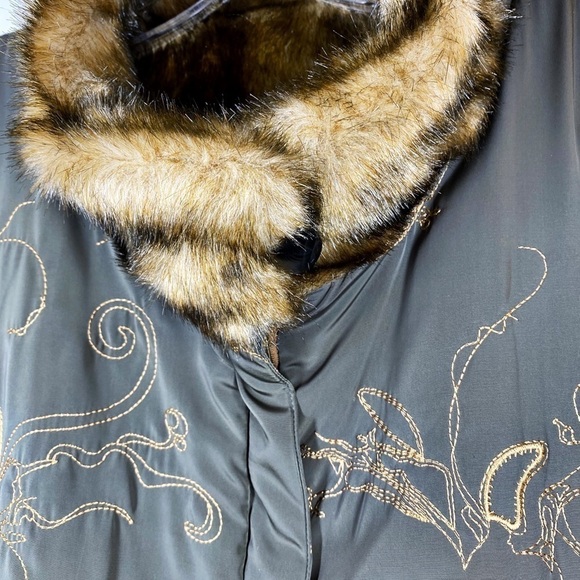 1 Madison Reversible Faux Fur Floral Embroidered Coat, Size XL - Picture 7 of 9
